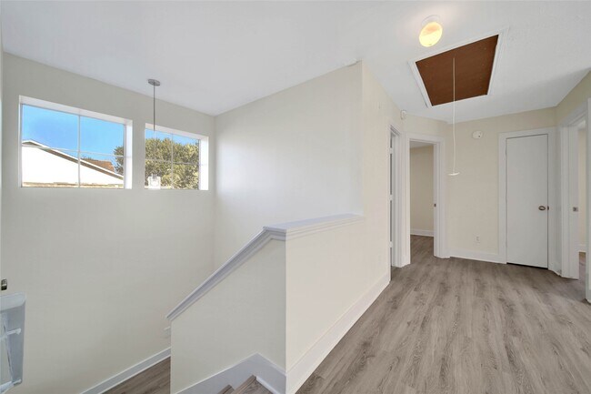 Building Photo - 5303 Bay Pines Dr