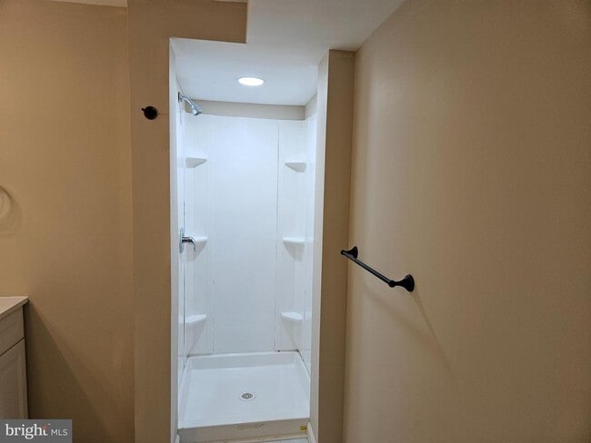 Building Photo - 14 West Ave