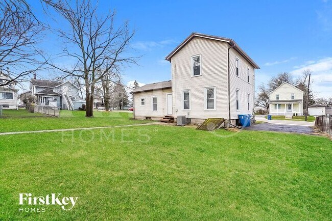 Building Photo - 130 Warren Ave