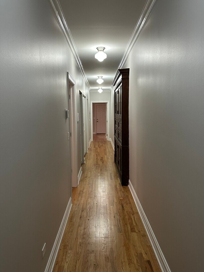 Building Photo - 4824 S King Dr