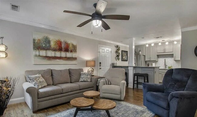 Building Photo - 1110 Morning Sun Dr