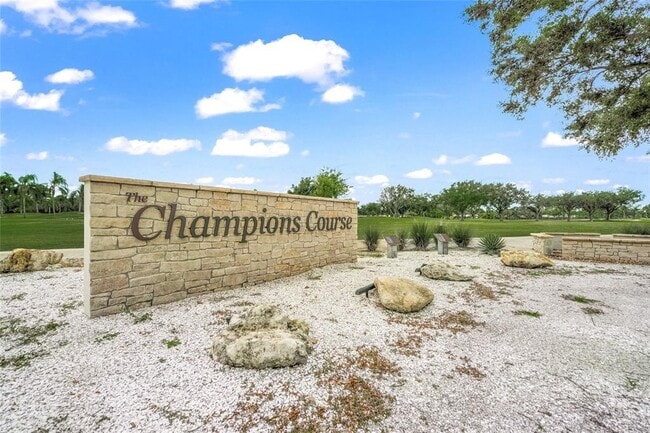 Building Photo - 7193 W Country Club Dr N