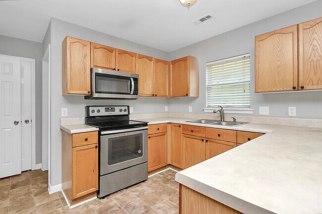 Building Photo - 5750 Laborde Ave