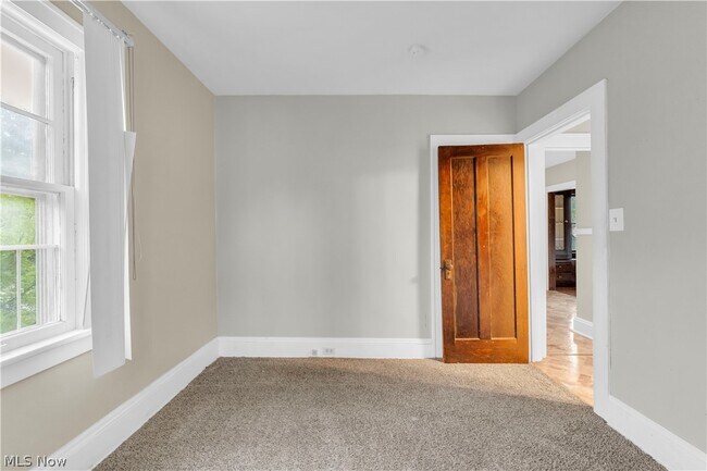 Building Photo - 1467 Larchmont Rd