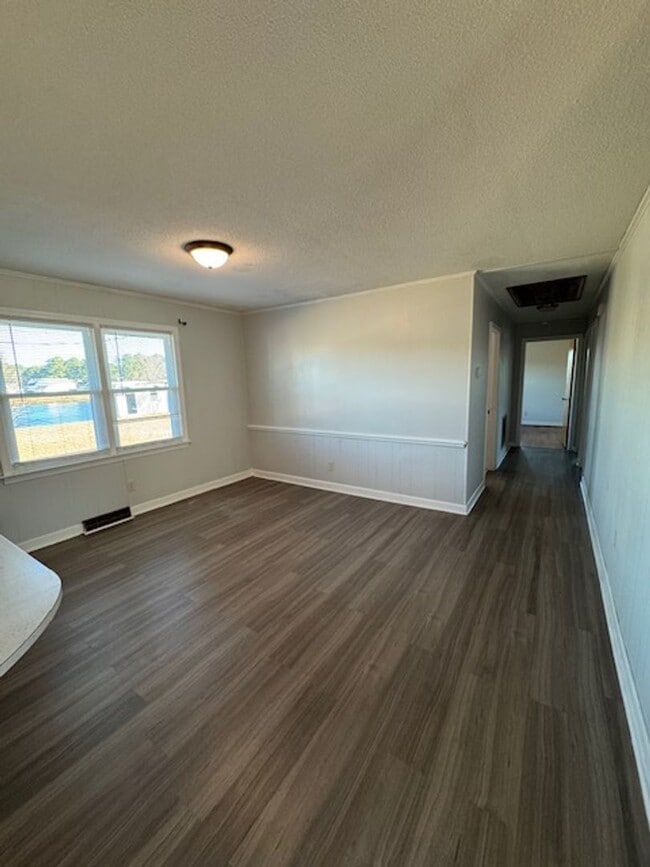 Building Photo - 123 Bear Creek Rd