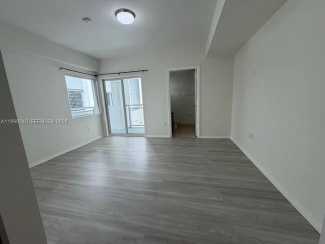 Building Photo - $3,200 1712 sw 2nd Ave #309