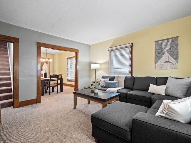 Building Photo - 681 Washington St