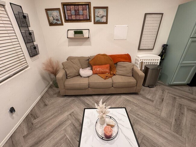 Building Photo - 732 Gold Beach Dr