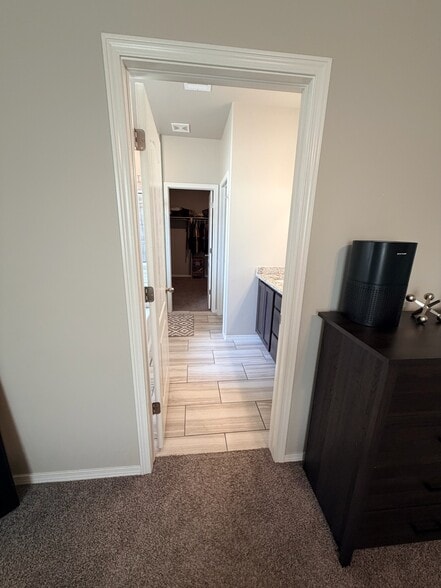 Building Photo - 1418 Santa Thomas St