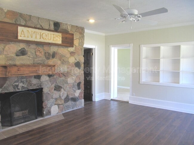 Building Photo - 6234 E V Ave