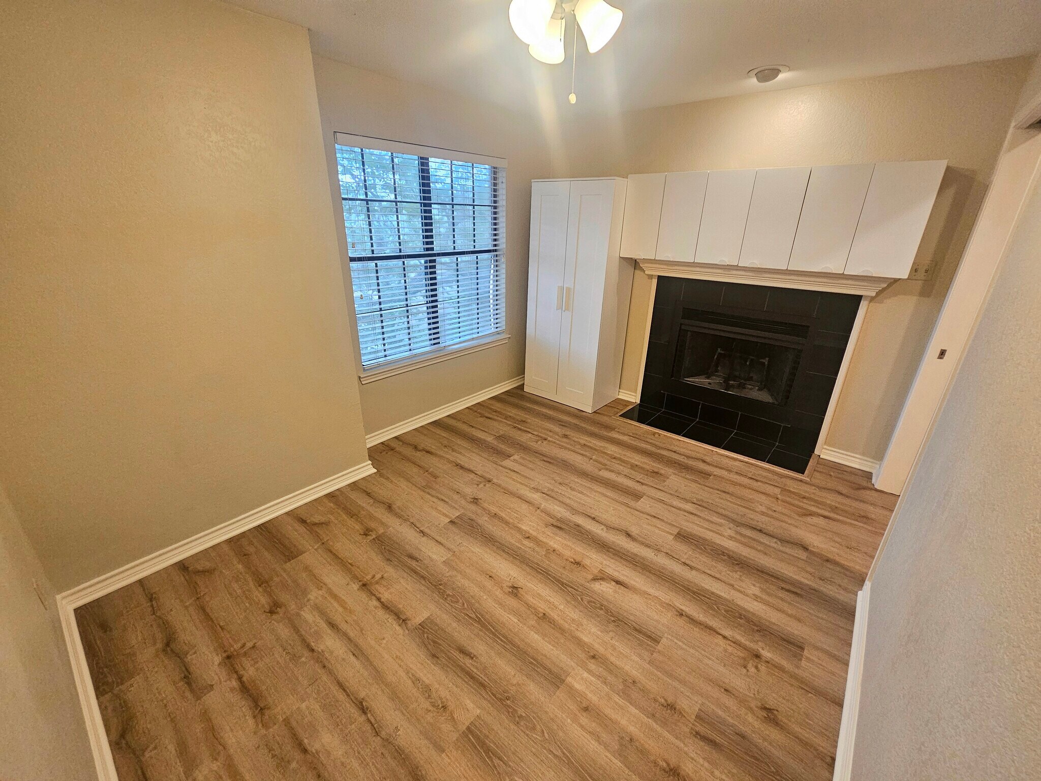 Building Photo - 6004 Auburndale Ave