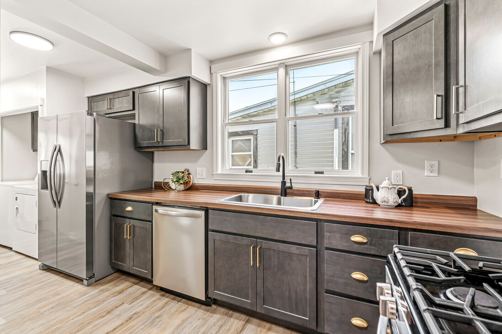 Kitchen - 174 W 7th St