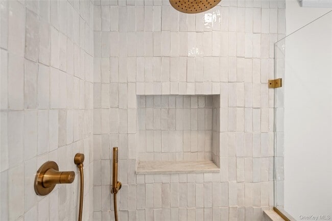 Building Photo - 4 Carriage Ln