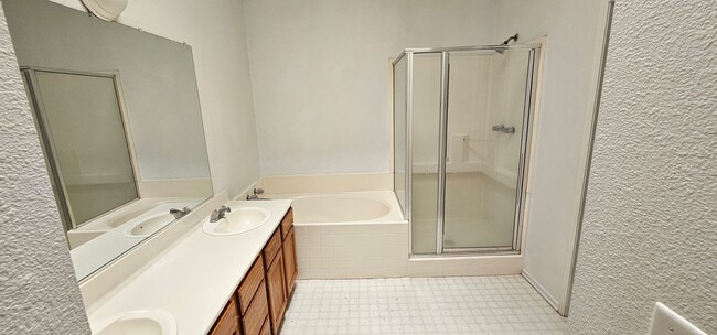 Building Photo - Silver Creek Home 3 Bed 2 Bath + Office