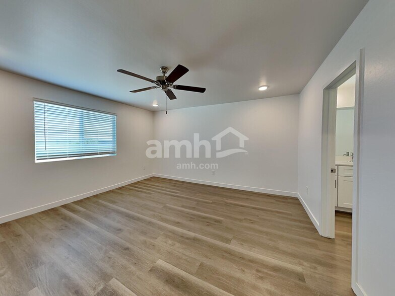 Building Photo - 12615 W Flynn Ln