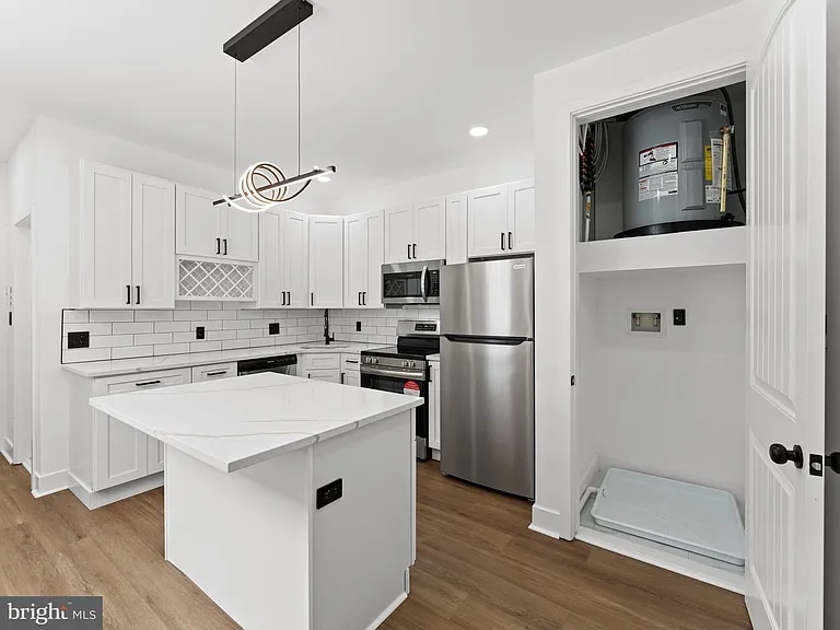 Building Photo - 2331 N Front St