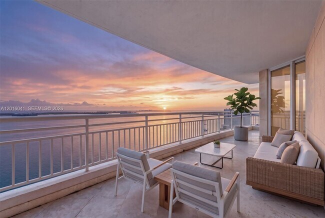 Building Photo - 808 Brickell Key Dr