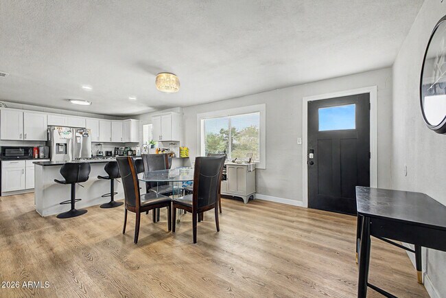 Building Photo - 2208 W San Miguel Ave