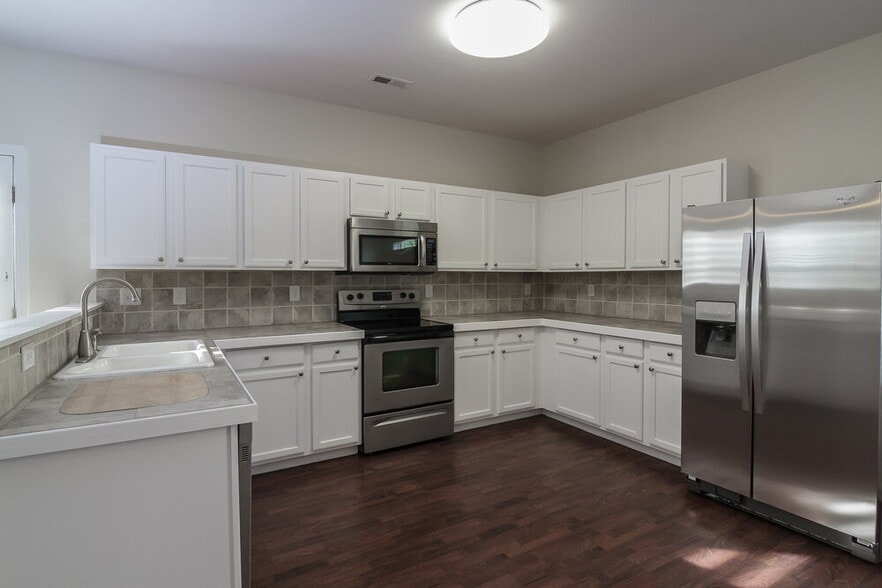 Building Photo - 15134 De Havilland Dr