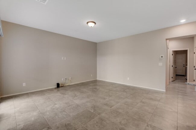 Building Photo - Don't miss this Top Notch 4 Bedroom, Beaut...