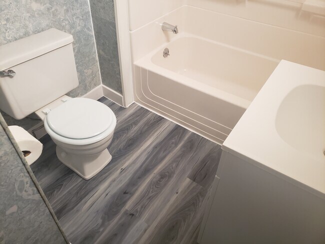 Building Photo - 19 Maplewood Ave