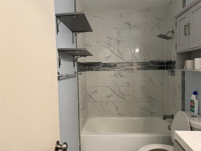 Building Photo - 3122 Trail Lake Dr