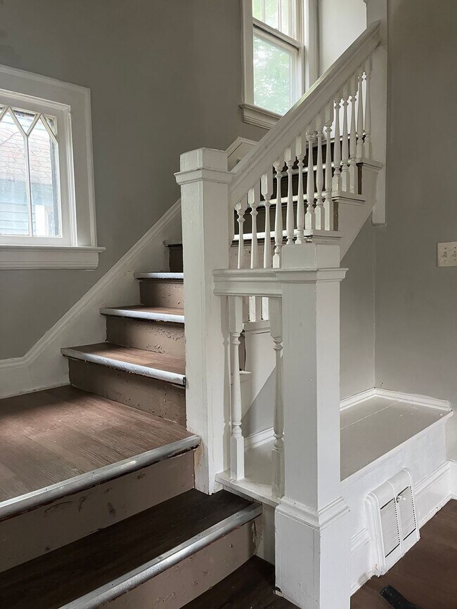 Building Photo - Beautiful two-story House