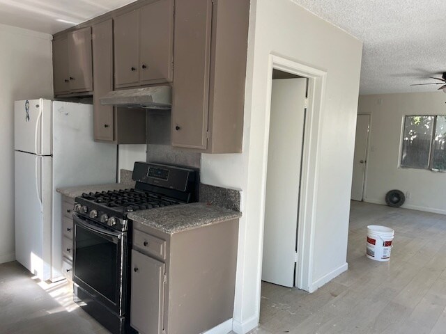 Building Photo - 2142 Yosemite Dr