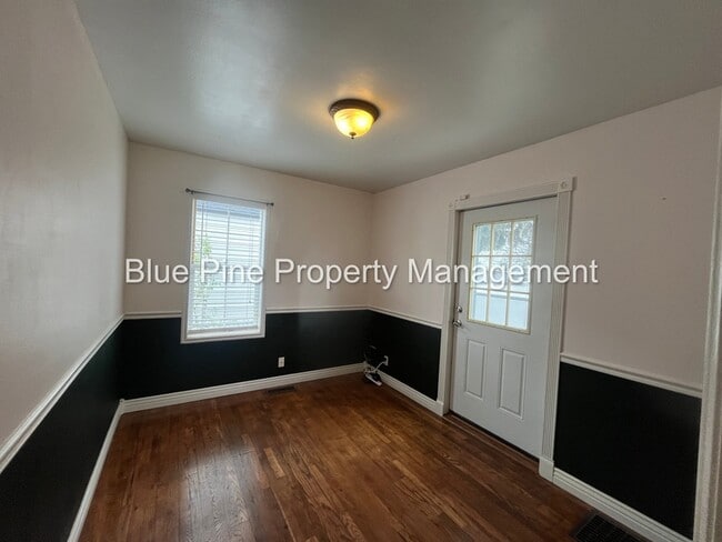 Building Photo - 745 S Higbee Ave