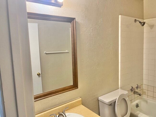 Building Photo - 342 W 4 plex