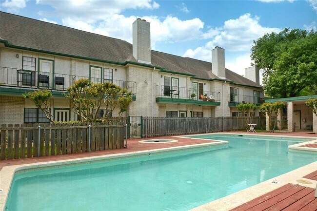 Building Photo - 1307 Kinney Ave