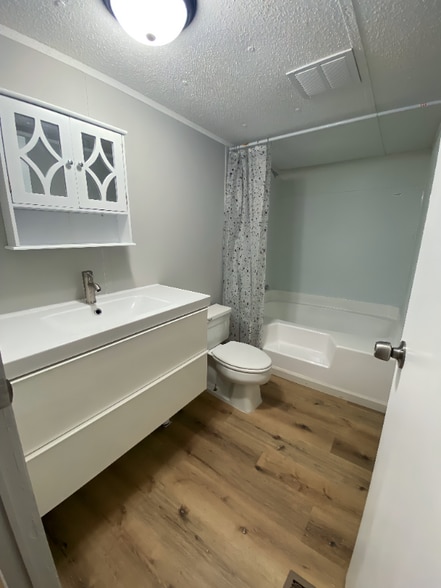 Building Photo - 777 E Yerby St