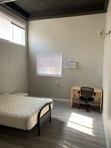 Building Photo - 1248 W 24th St