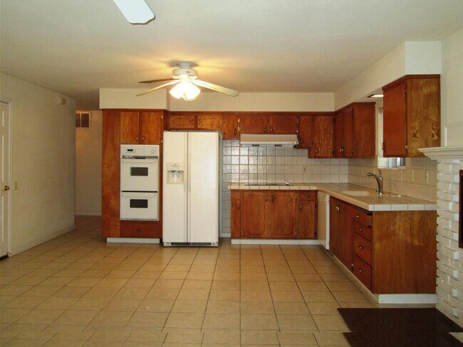 Building Photo - Spacious 4 bed 2 bath home in Fremont. Exc...