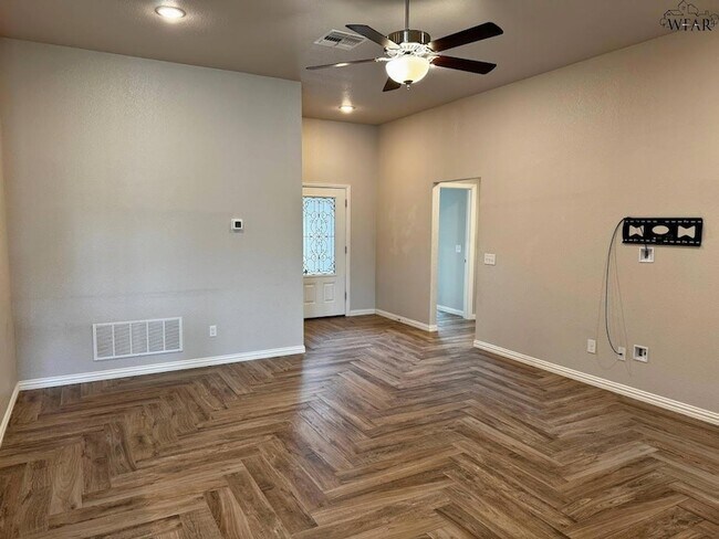 Building Photo - 301 Mariners Wy