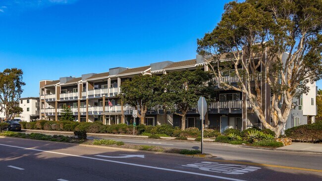Building Photo - 2721 Camino Del Mar