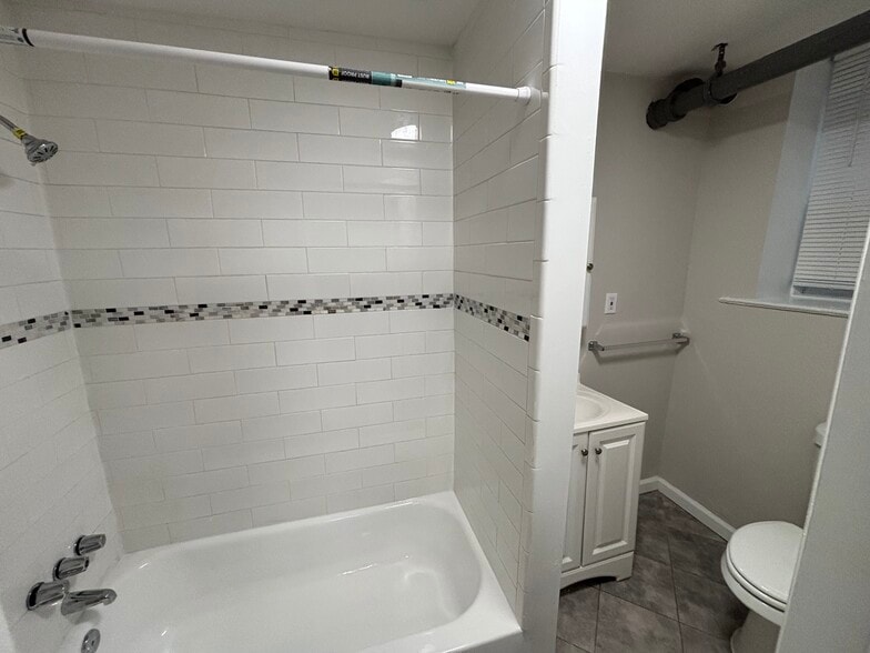 Building Photo - 9 Bentley Ave