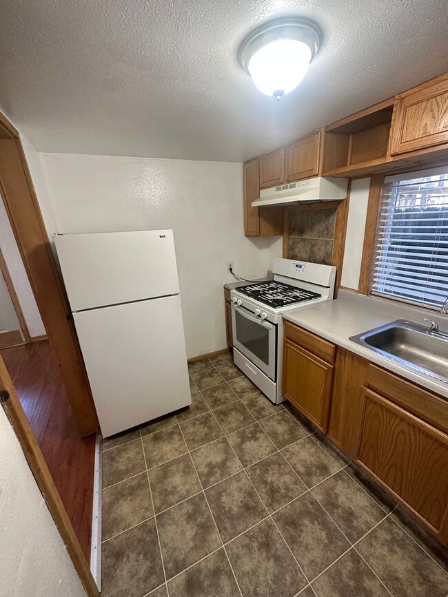 Building Photo - Cute pet friendly studio cabin available n...