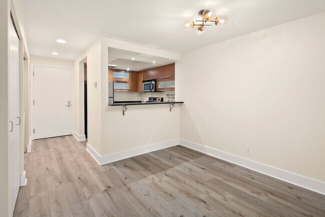 Building Photo - 1Bd/1Ba Seattle Condo