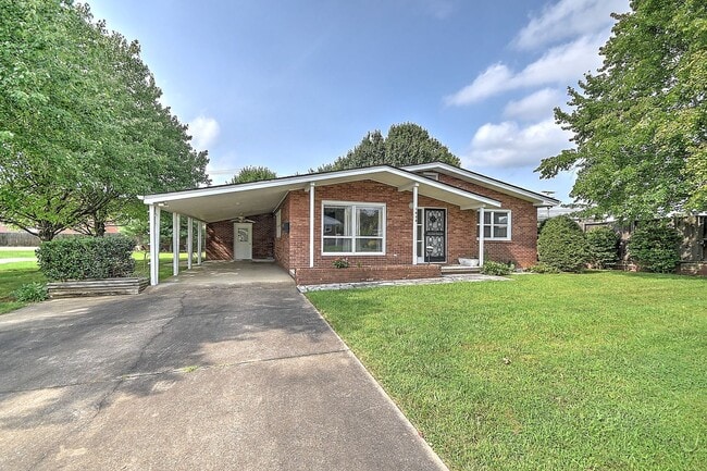 Building Photo - 1808 Sherwood Pl