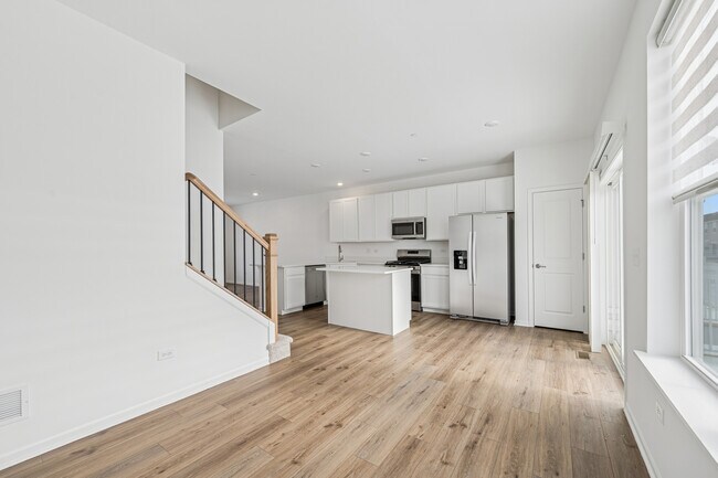 Building Photo - 12322 Tinsley St