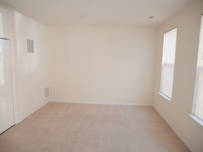 Building Photo - 2 Bedroom Townhome Located In Baltimore Ci...