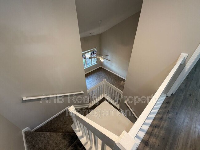 Building Photo - 1047 Oak Blossom Way