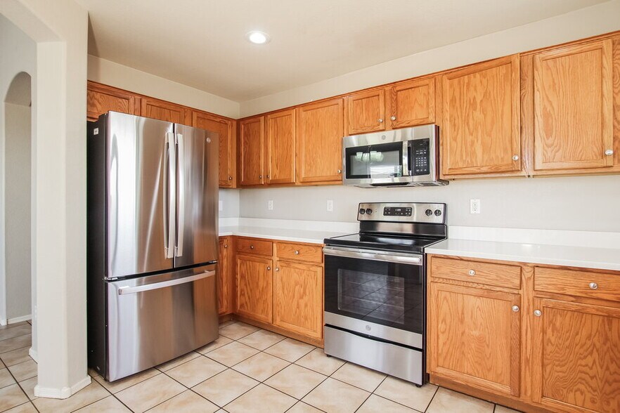 Building Photo - 802 S 126th Ave