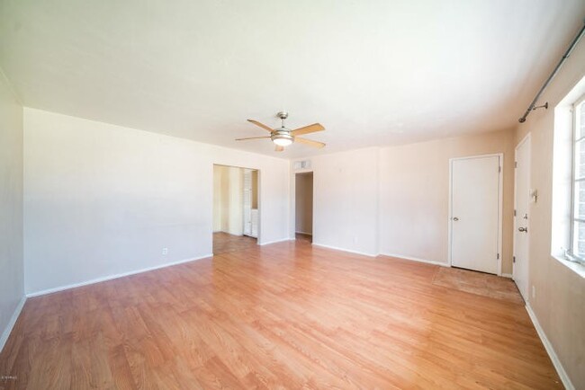 Building Photo - FIRST MONTH FREE! AFFORDABLE UNIT IN TEMPE!!!