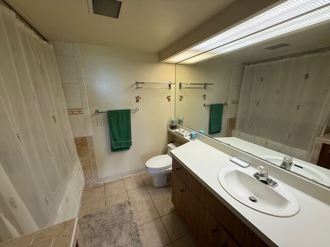 Building Photo - 1br - 2 Bath Furnished Kona Pacific Condo