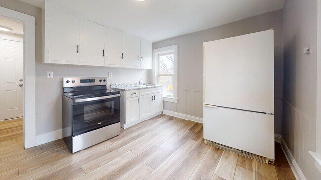 Building Photo - 1031 W.9th St.