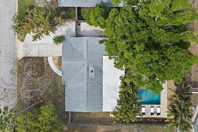 Building Photo - 2650 Leafy Ln