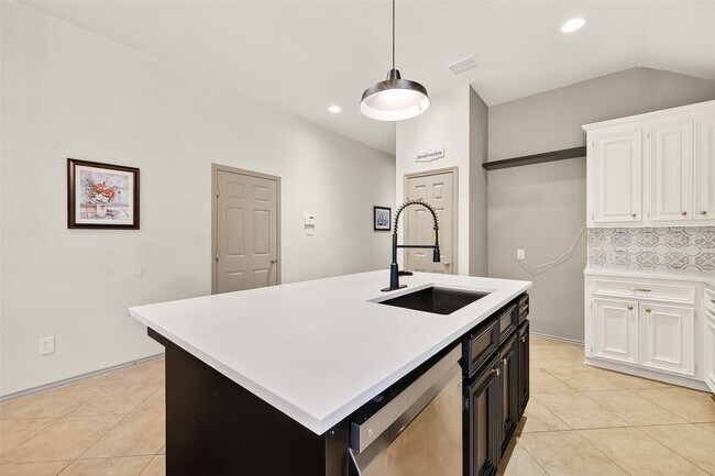 Building Photo - 2826 Lakecrest Forest Dr