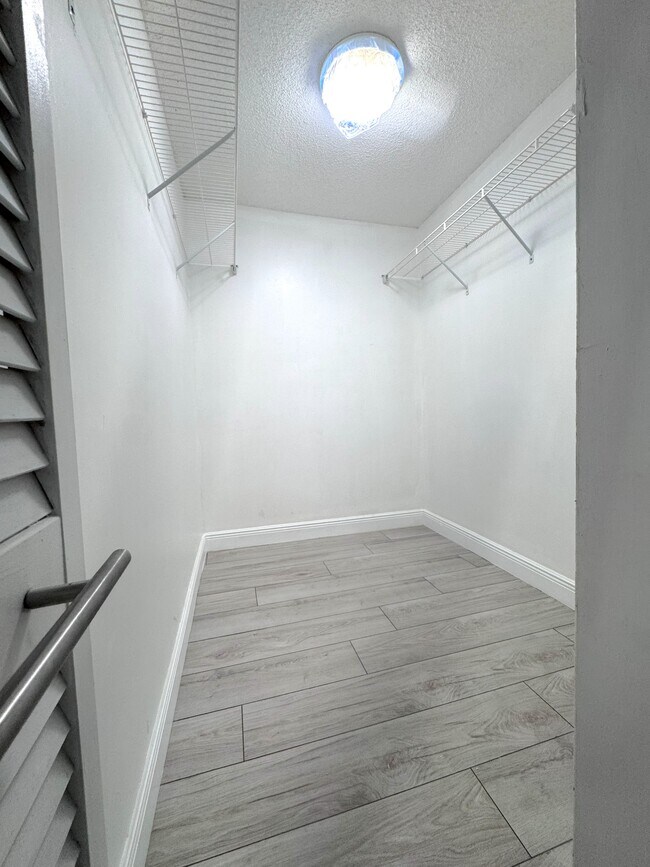 Building Photo - 2311 S Cypress Bend Dr